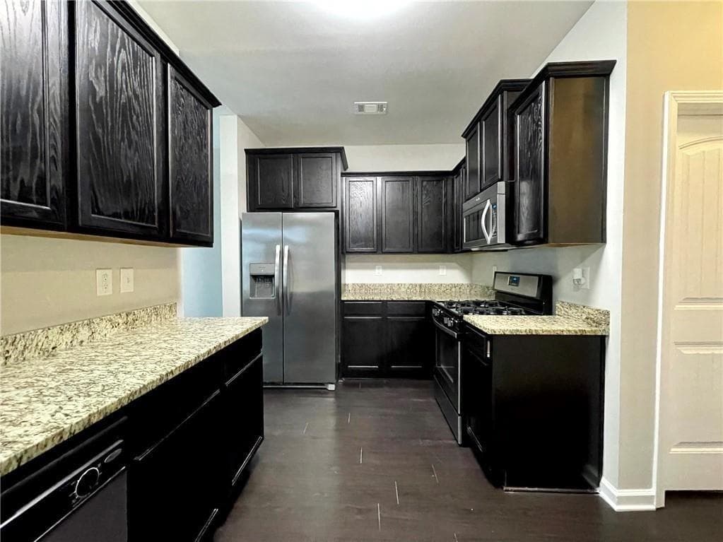 3 bedroom, 3 bathroom, 1,999 sq ft single family residence for rent at 6926 Golden Bud Lane, Flowery Branch, GA 30542 for $2,200 a month — photo 6