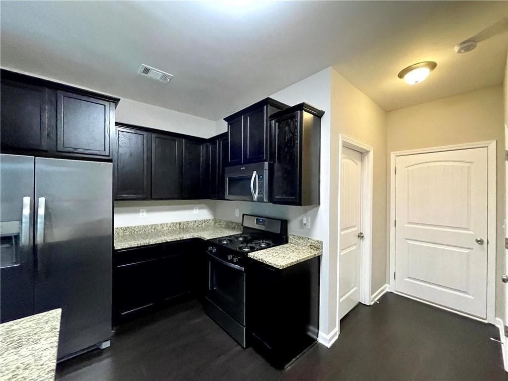 3 bedroom, 3 bathroom, 1,999 sq ft single family residence for rent at 6926 Golden Bud Lane, Flowery Branch, GA 30542 for $2,200 a month — photo 7