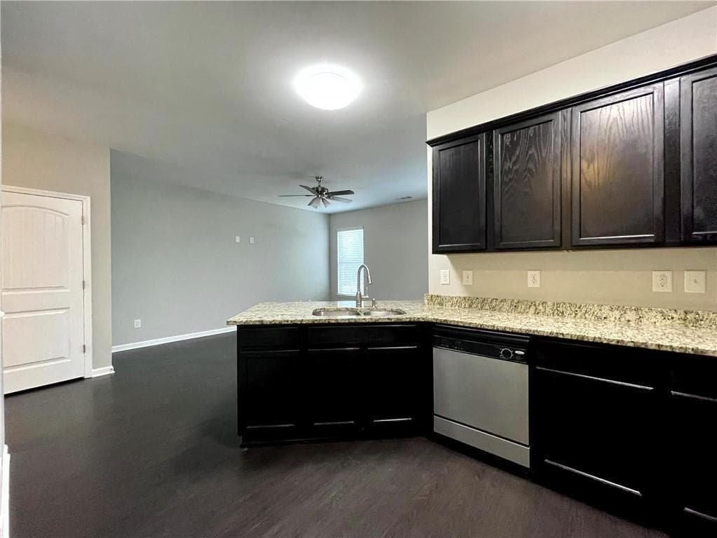 3 bedroom, 3 bathroom, 1,999 sq ft single family residence for rent at 6926 Golden Bud Lane, Flowery Branch, GA 30542 for $2,200 a month — photo 8