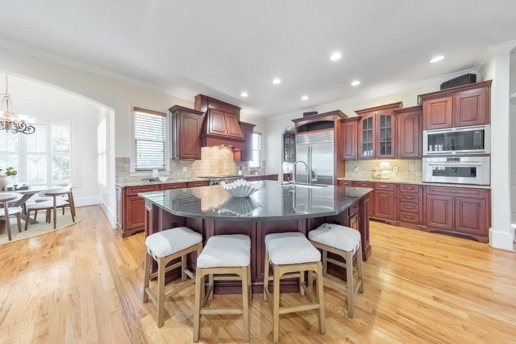 6 bedroom, 6 bathroom, 6,089 sq ft single family residence for sale at 2252 Parkwood Place Court, Smyrna, GA 30080 — photo 4