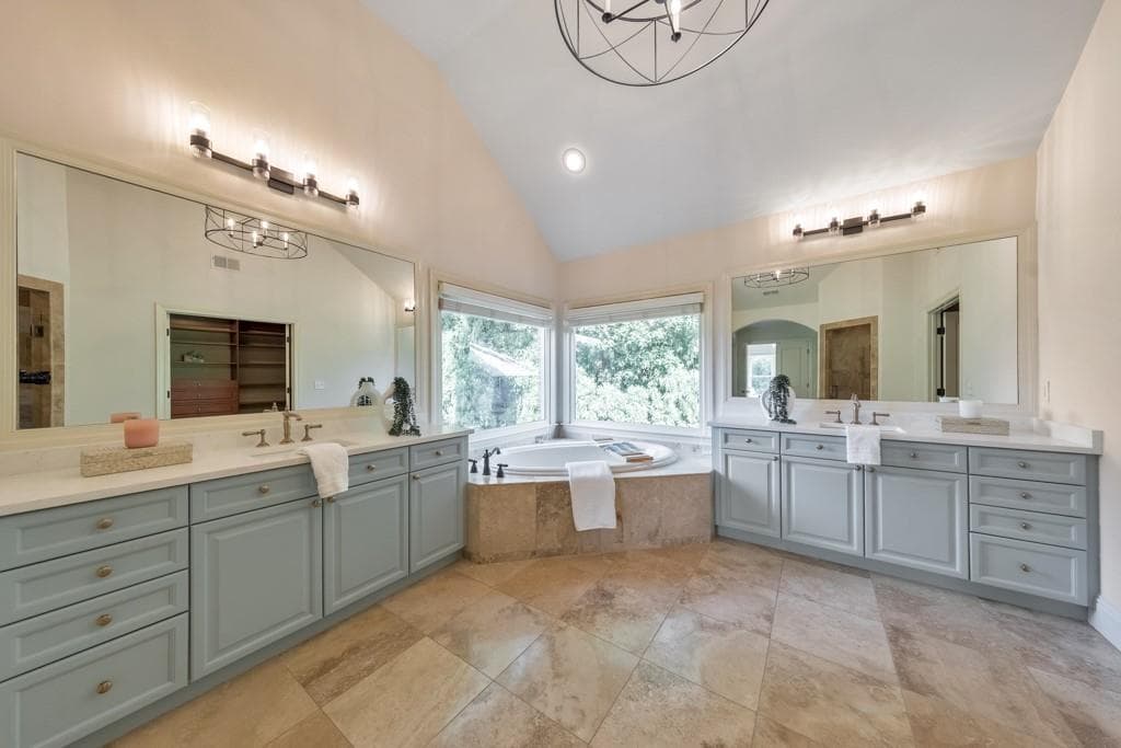 6 bedroom, 6 bathroom, 6,089 sq ft single family residence for sale at 2252 Parkwood Place Court, Smyrna, GA 30080 — photo 6