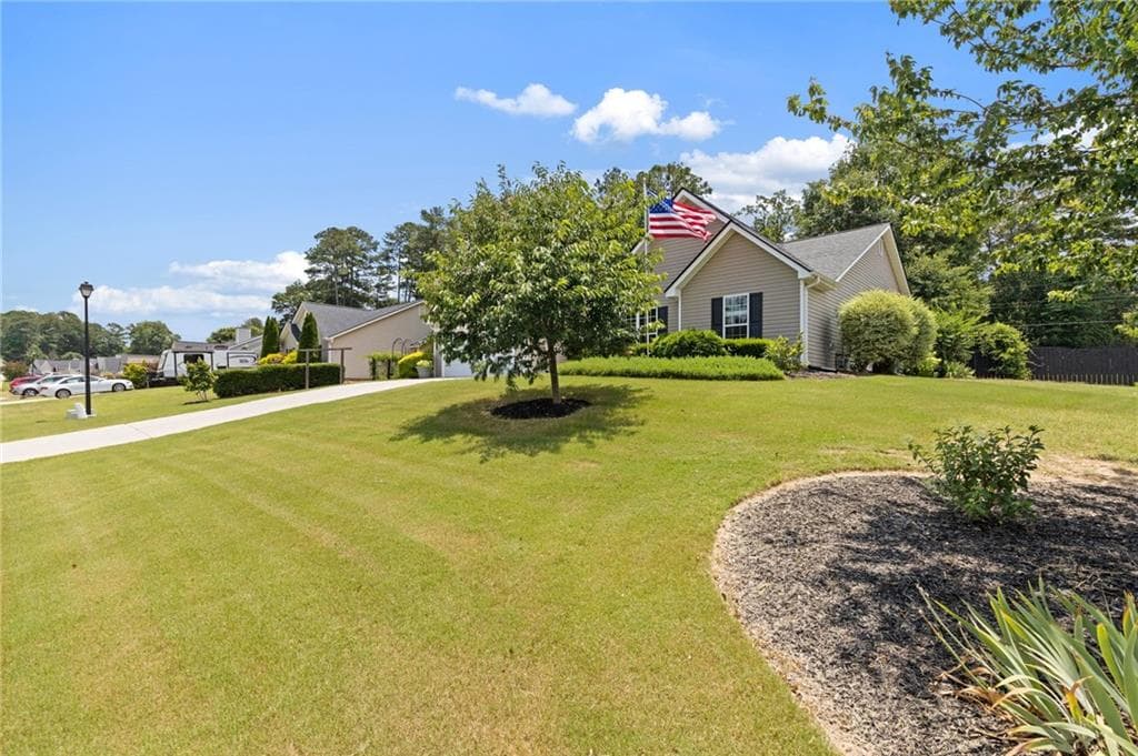 4 bedroom, 3 bathroom, 2,282 sq ft single family residence under contract at 521 Embassy Walk, Winder, GA 30680 — photo 2
