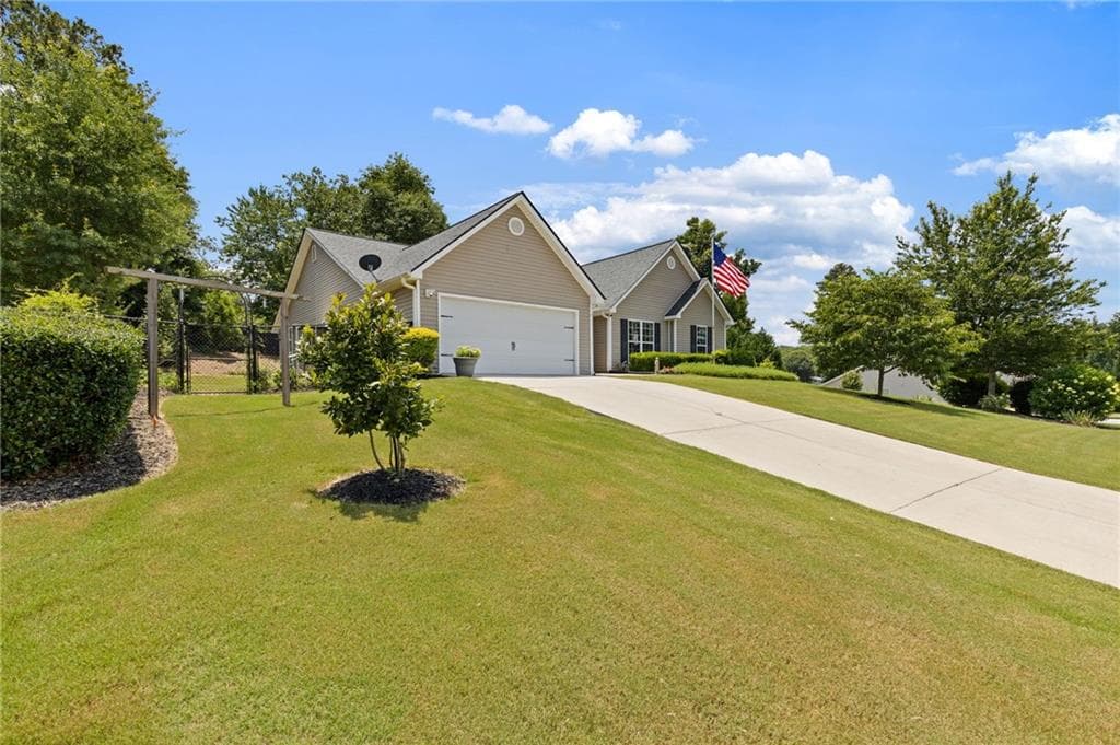 4 bedroom, 3 bathroom, 2,282 sq ft single family residence under contract at 521 Embassy Walk, Winder, GA 30680 — photo 3