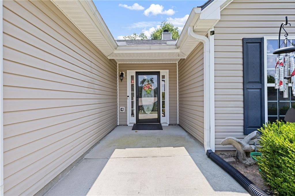 4 bedroom, 3 bathroom, 2,282 sq ft single family residence under contract at 521 Embassy Walk, Winder, GA 30680 — photo 4