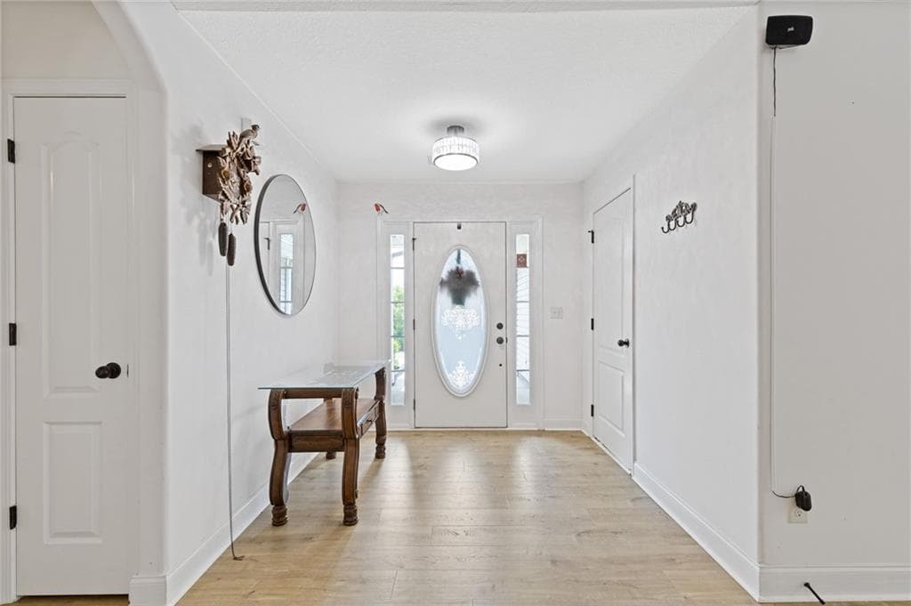 4 bedroom, 3 bathroom, 2,282 sq ft single family residence under contract at 521 Embassy Walk, Winder, GA 30680 — photo 6