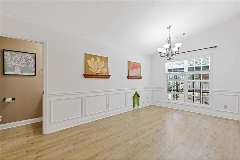 4 bedroom, 3 bathroom, 2,282 sq ft single family residence under contract at 521 Embassy Walk, Winder, GA 30680 — photo 7