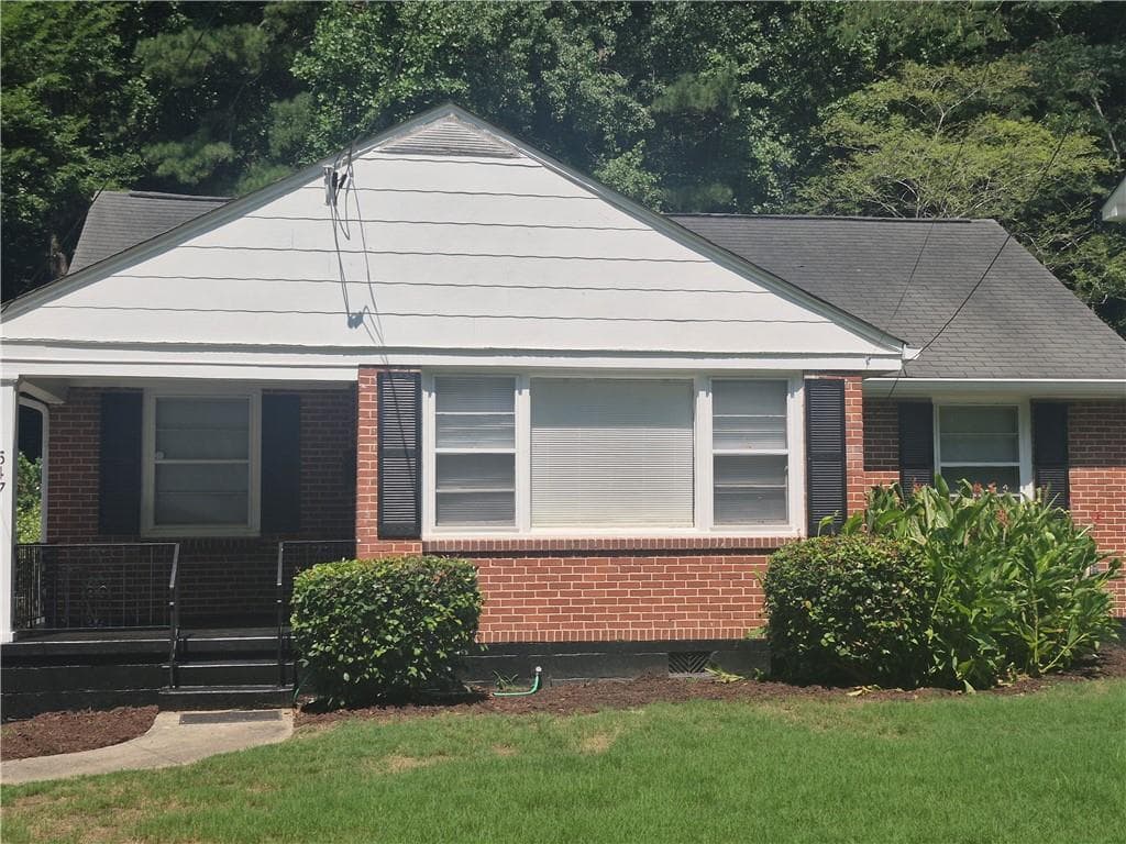 2 bedroom, 2 bathroom single family residence for rent at 547 SW Westmeath Drive, Atlanta, GA 30310 for $1,750 a month — photo 1 of 36
