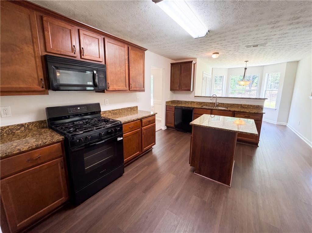 4 bedroom, 3 bathroom, 2,938 sq ft single family residence for sale at 1672 Bennett Drive, Mcdonough, GA 30253 — photo 2