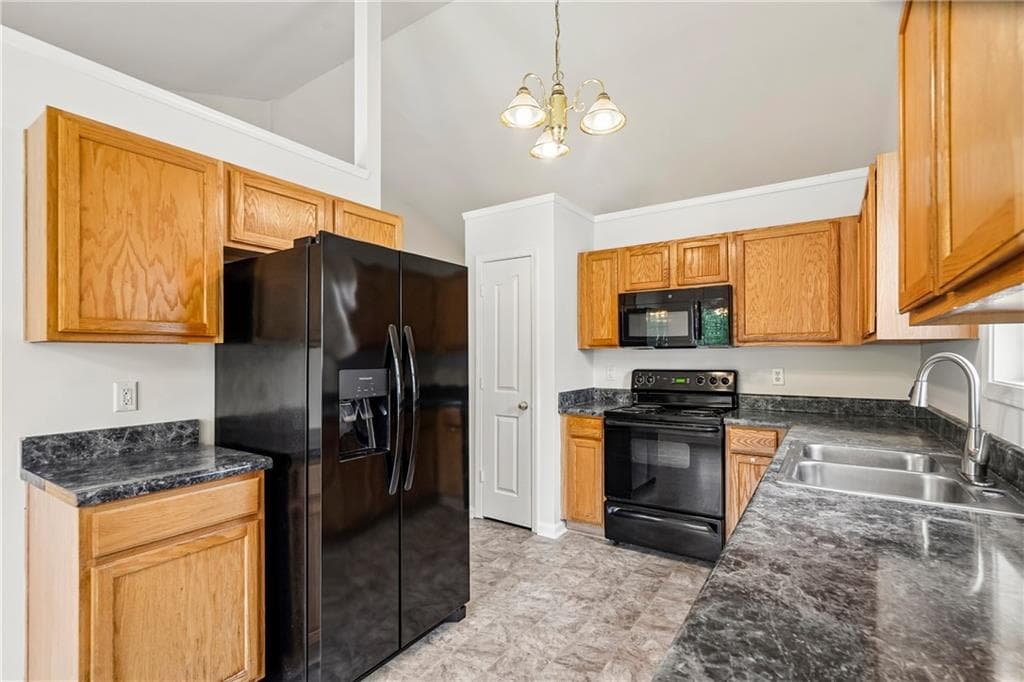 4 bedroom, 3 bathroom, 1,556 sq ft single family residence for sale at 6550 Snowbird Lane, Douglasville, GA 30134 — photo 2