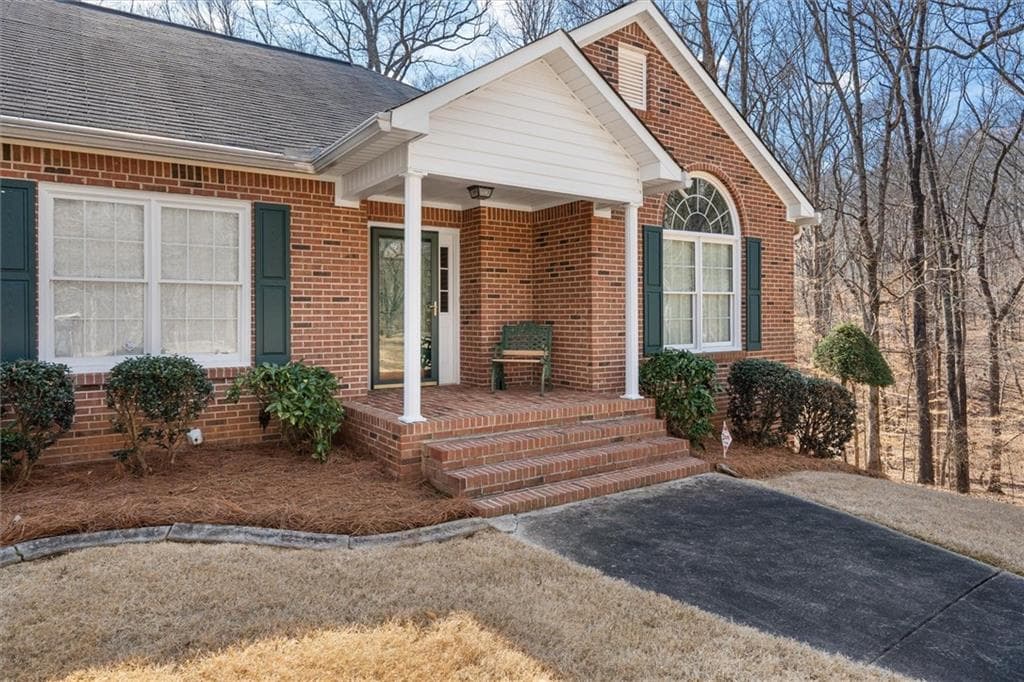 3 bedroom, 3 bathroom, 2,816 sq ft single family residence under contract at 5067 Lazy Acres Drive, Douglasville, GA 30135 — photo 5