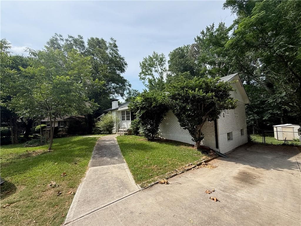 4 bedroom, 2 bathroom, 2,114 sq ft single family residence for sale at 868 King Road, Jonesboro, GA 30236 — photo 4