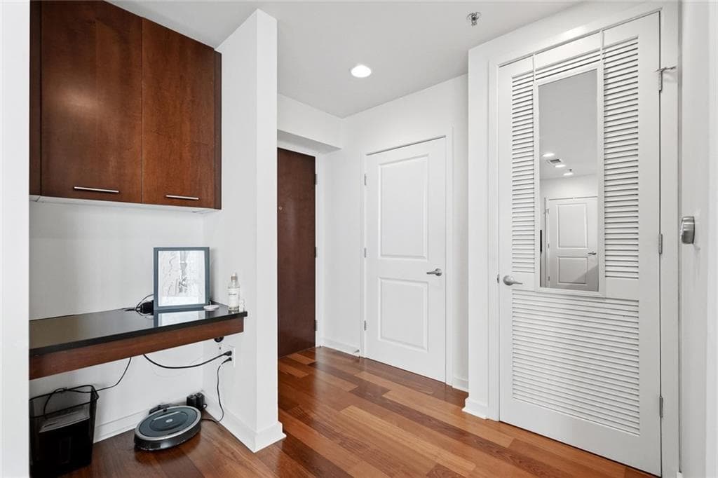 2 bedroom, 2 bathroom, 1,245 sq ft condominium for sale at 3324 Peachtree Road 2202, Atlanta, GA 30326 — photo 3