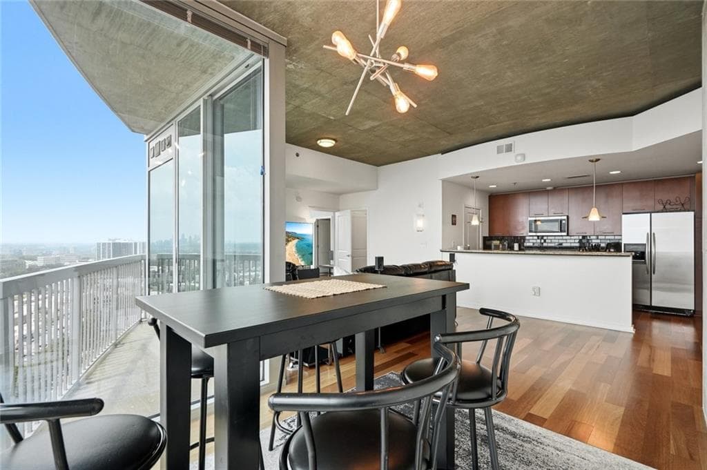2 bedroom, 2 bathroom, 1,245 sq ft condominium for sale at 3324 Peachtree Road 2202, Atlanta, GA 30326 — photo 6