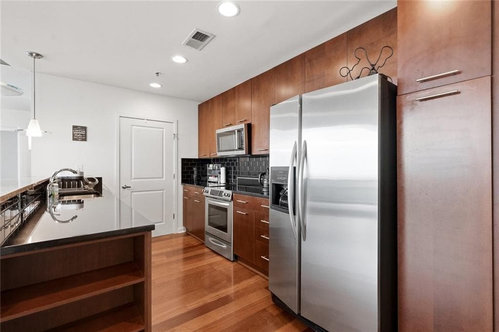 2 bedroom, 2 bathroom, 1,245 sq ft condominium for sale at 3324 Peachtree Road 2202, Atlanta, GA 30326 — photo 7