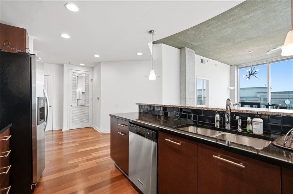 2 bedroom, 2 bathroom, 1,245 sq ft condominium for sale at 3324 Peachtree Road 2202, Atlanta, GA 30326 — photo 8