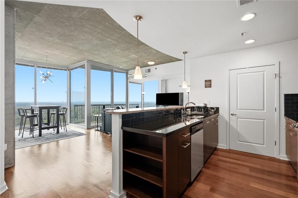 2 bedroom, 2 bathroom, 1,245 sq ft condominium for sale at 3324 Peachtree Road 2202, Atlanta, GA 30326 — photo 10