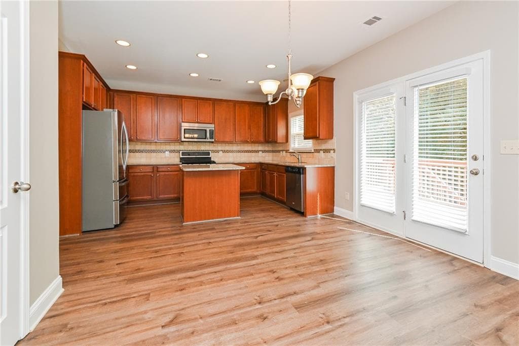 4 bedroom, 3 bathroom, 2,508 sq ft single family residence under contract at 3565 Flycatcher Way, Duluth, GA 30097 — photo 9