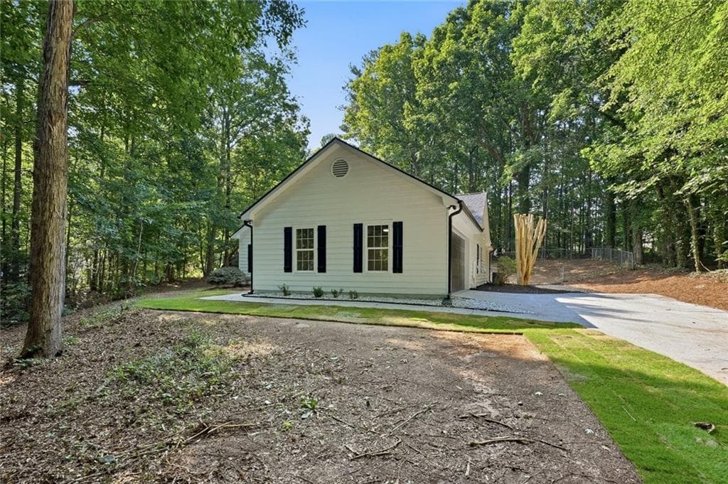 3 bedroom, 2 bathroom, 1,600 sq ft single family residence for sale at 1994 Atha Woods Drive, Monroe, GA 30655 — photo 2