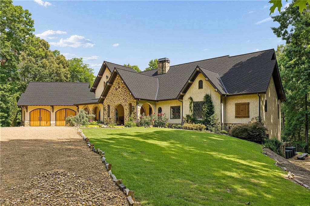 6 bedroom, 7 bathroom, 6,001 sq ft single family residence for sale at 175 Tumlin Path, Acworth, GA 30101 — photo 2