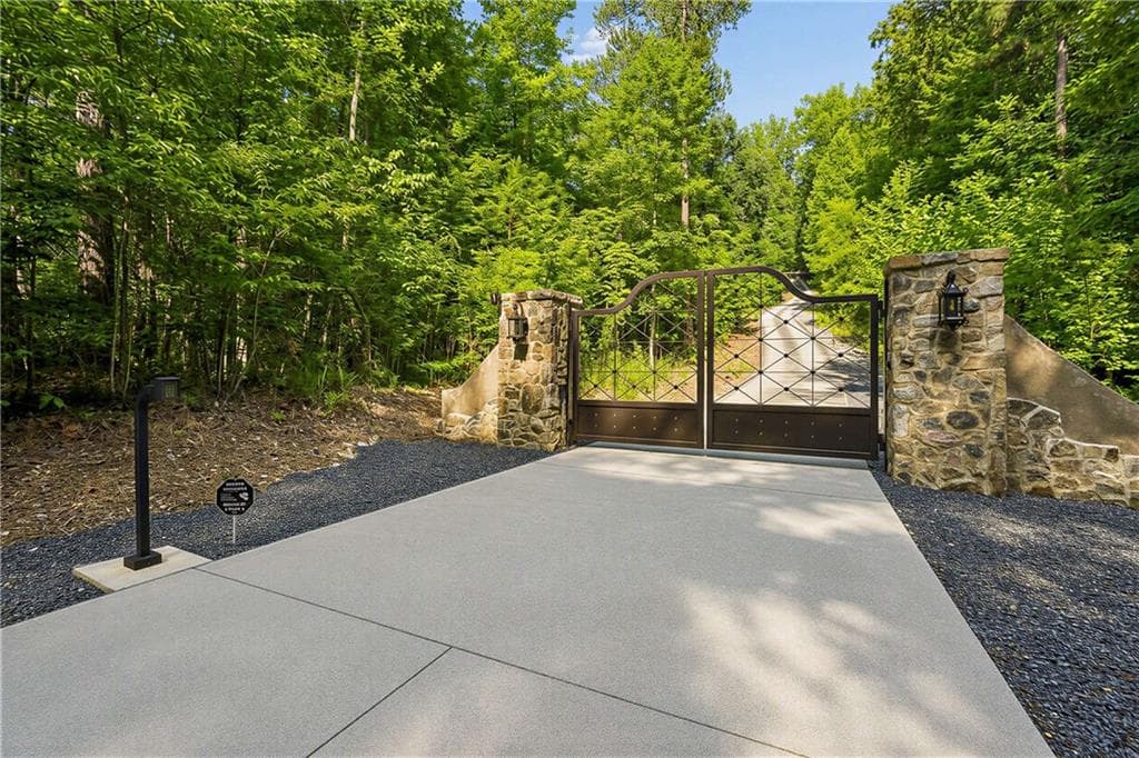 6 bedroom, 7 bathroom, 6,001 sq ft single family residence for sale at 175 Tumlin Path, Acworth, GA 30101 — photo 3