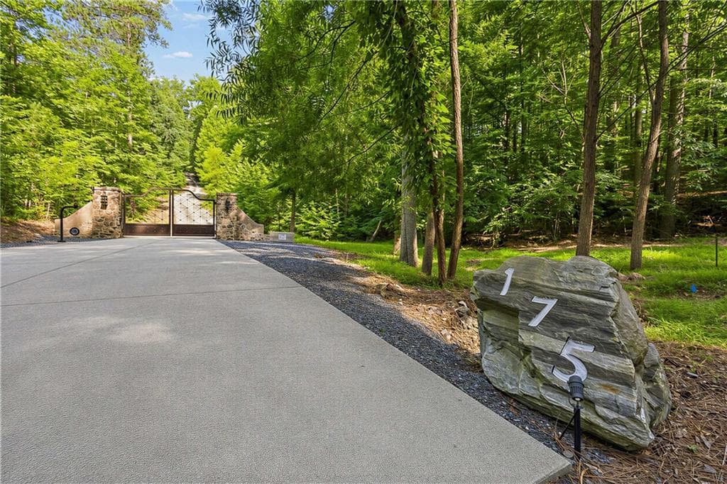 6 bedroom, 7 bathroom, 6,001 sq ft single family residence for sale at 175 Tumlin Path, Acworth, GA 30101 — photo 4