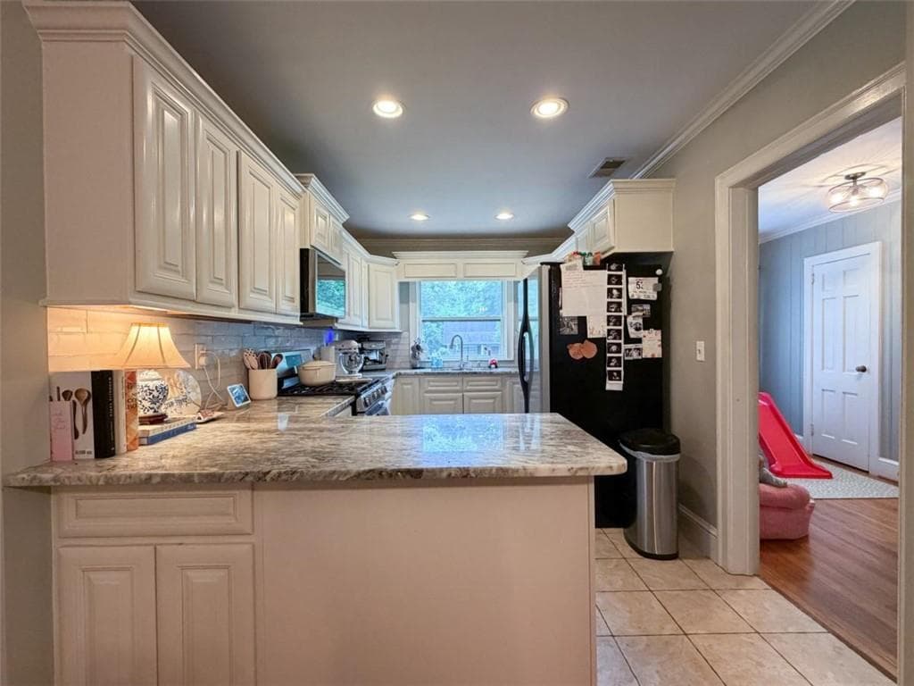 4 bedroom, 2 bathroom, 1,918 sq ft single family residence for sale at 208 Dodd Street, Rome, GA 30165 — photo 3