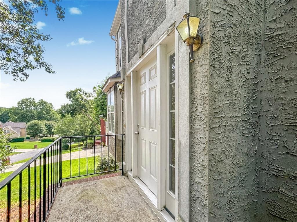 4 bedroom, 4 bathroom, 2,024 sq ft single family residence for rent at 2945 Georgian Manor Drive, Alpharetta, GA 30022 for $2,799 a month — photo 2