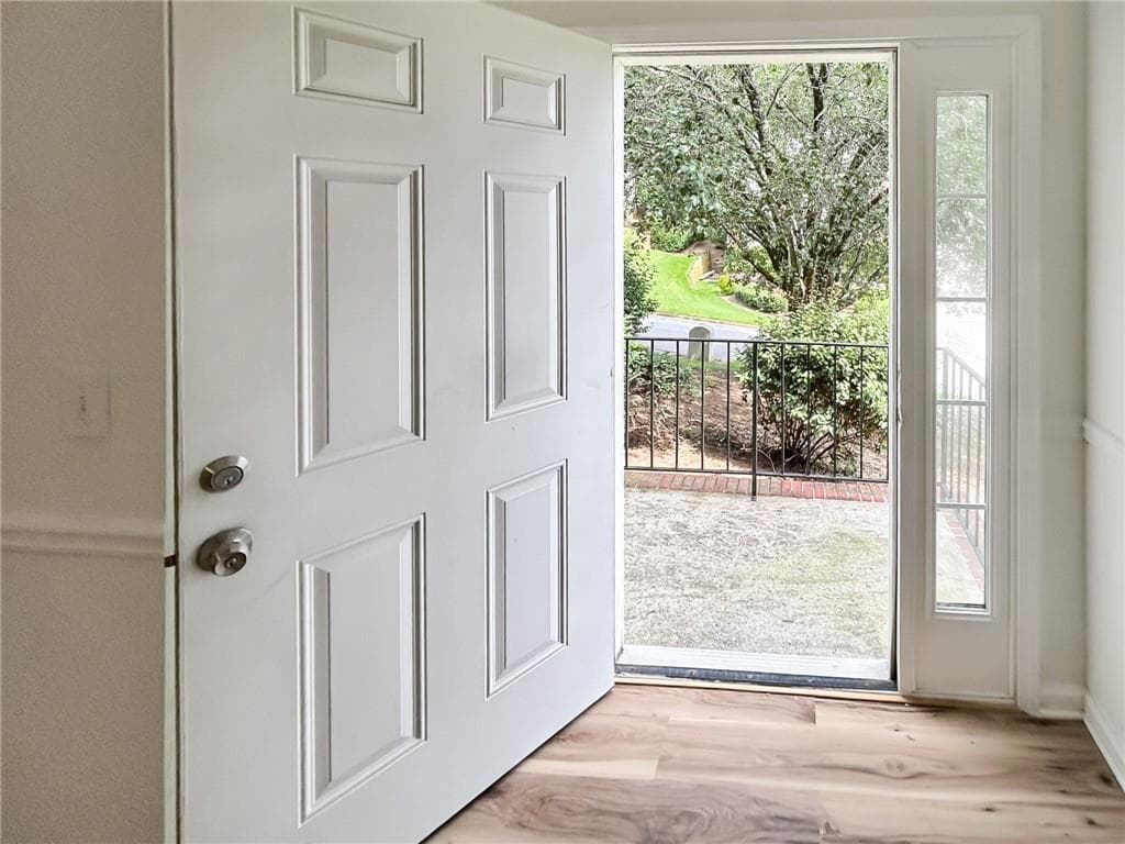 4 bedroom, 4 bathroom, 2,024 sq ft single family residence for rent at 2945 Georgian Manor Drive, Alpharetta, GA 30022 for $2,799 a month — photo 3