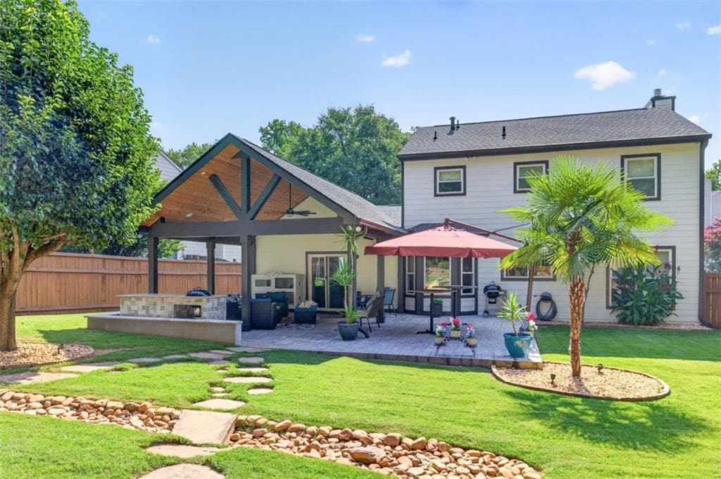 3 bedroom, 3 bathroom, 1,714 sq ft single family residence for sale at 1325 Township Drive, Lawrenceville, GA 30043 — photo 4