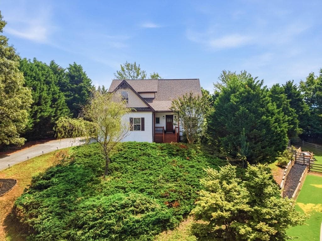 4 bedroom, 3 bathroom, 2,069 sq ft single family residence for sale at 105 Arbor Hills Circle, Talking Rock, GA 30175 — photo 3