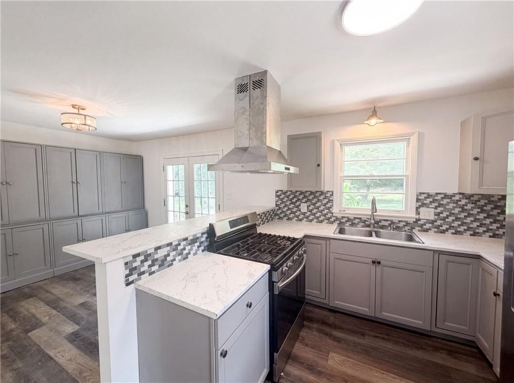 3 bedroom, 3 bathroom, 2,000 sq ft single family residence for sale at 3119 Holbrook Drive, Marietta, GA 30060 — photo 2