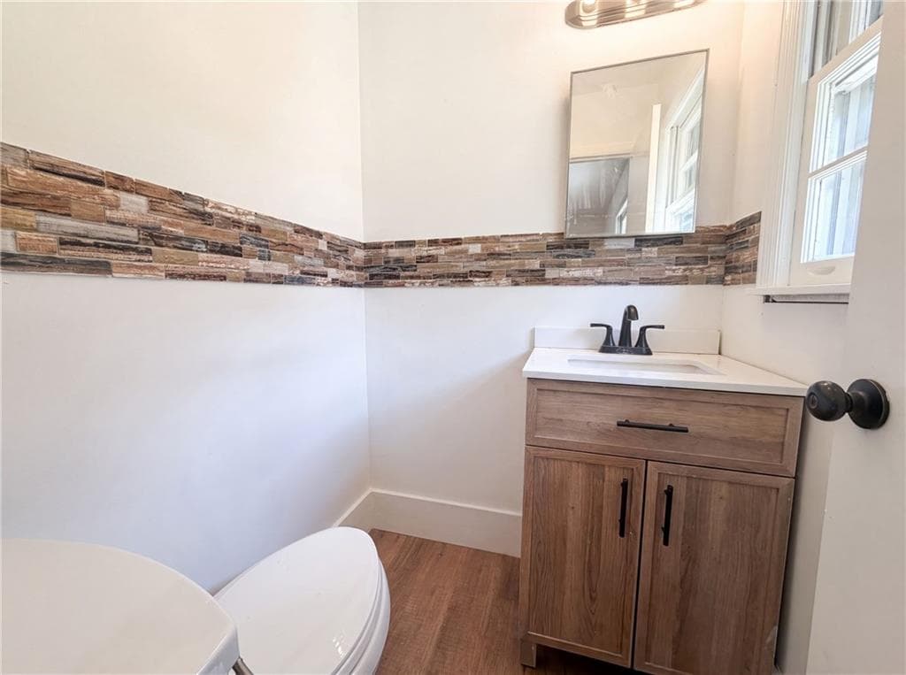 3 bedroom, 3 bathroom, 2,000 sq ft single family residence for sale at 3119 Holbrook Drive, Marietta, GA 30060 — photo 8