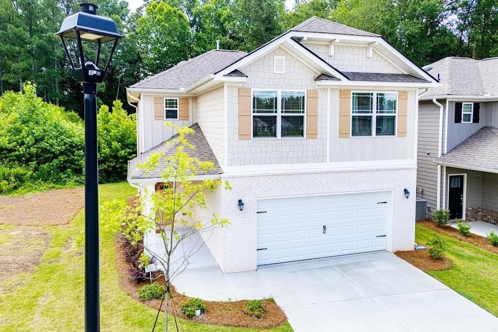 3 bedroom, 3 bathroom, 1,657 sq ft single family residence for sale at 205 Vineyard Walk, Carrollton, GA 30117 — photo 1 of 62
