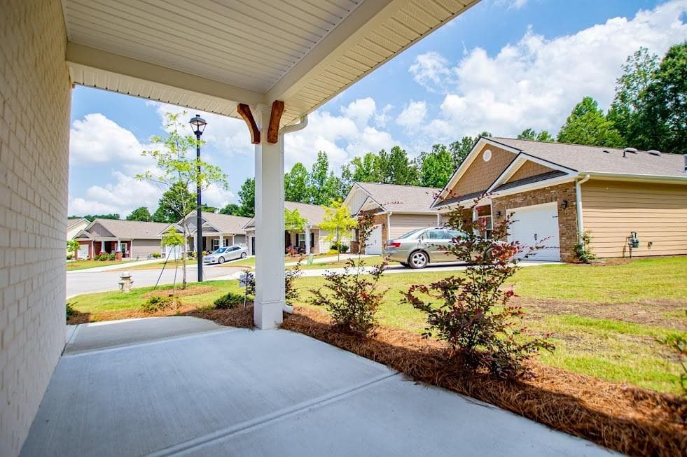 3 bedroom, 3 bathroom, 1,657 sq ft single family residence for sale at 205 Vineyard Walk, Carrollton, GA 30117 — photo 5