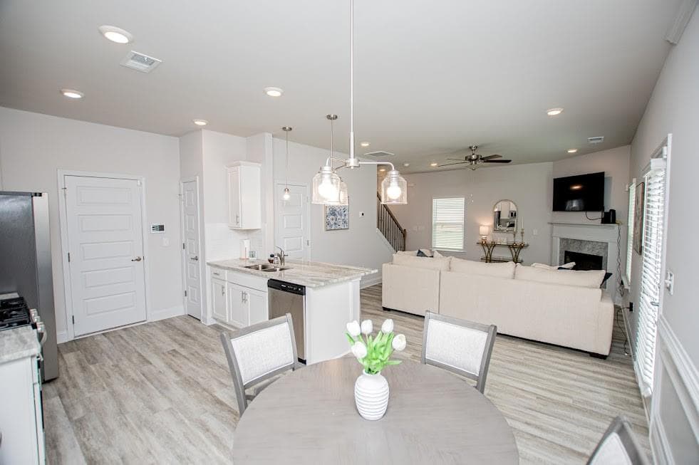 3 bedroom, 3 bathroom, 1,657 sq ft single family residence for sale at 205 Vineyard Walk, Carrollton, GA 30117 — photo 9