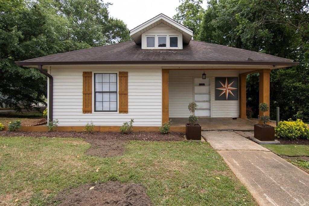 2 bedroom, 2 bathroom, 1,001 sq ft single family residence for sale at 119 Harmon Avenue, Carrollton, GA 30117 — photo 2