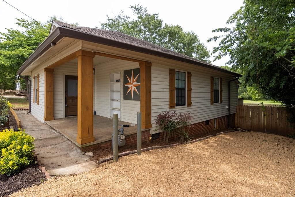 2 bedroom, 2 bathroom, 1,001 sq ft single family residence for sale at 119 Harmon Avenue, Carrollton, GA 30117 — photo 7