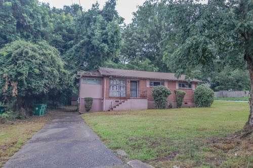 3 bedroom, 1 bathroom, 1,102 sq ft single family residence for sale at 3302 Glenco Drive, Decatur, GA 30032 — photo 1 of 18