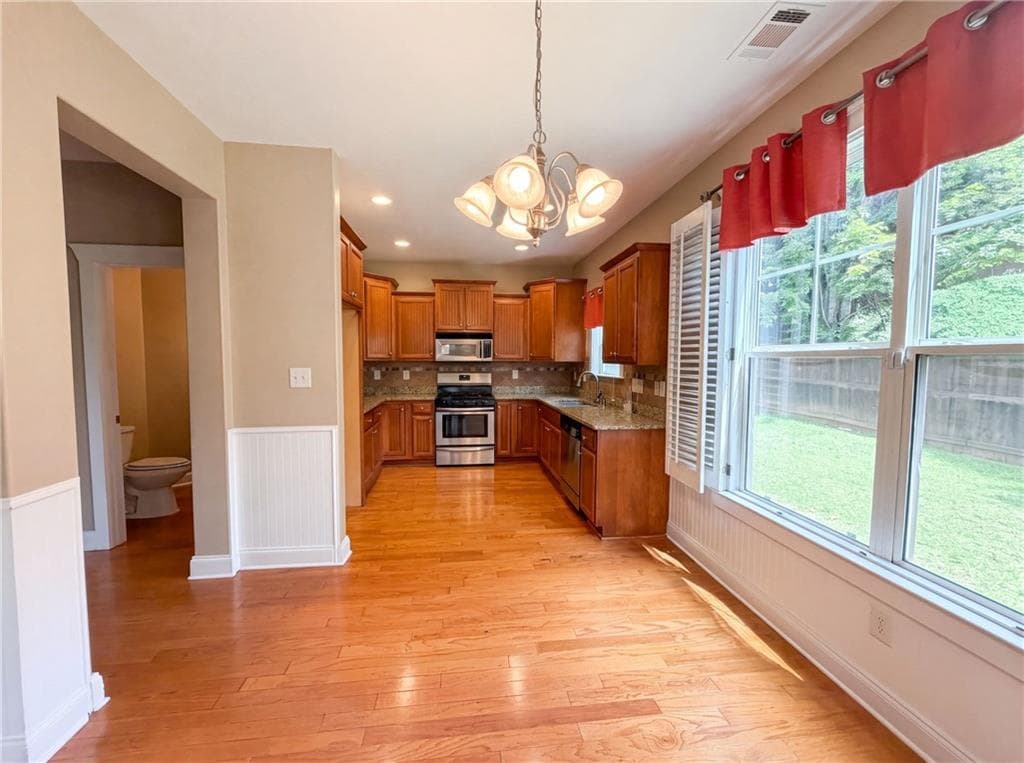 4 bedroom, 3 bathroom, 2,176 sq ft single family residence under contract at 2983 Boulder Walk Court, Atlanta, GA 30316 — photo 7