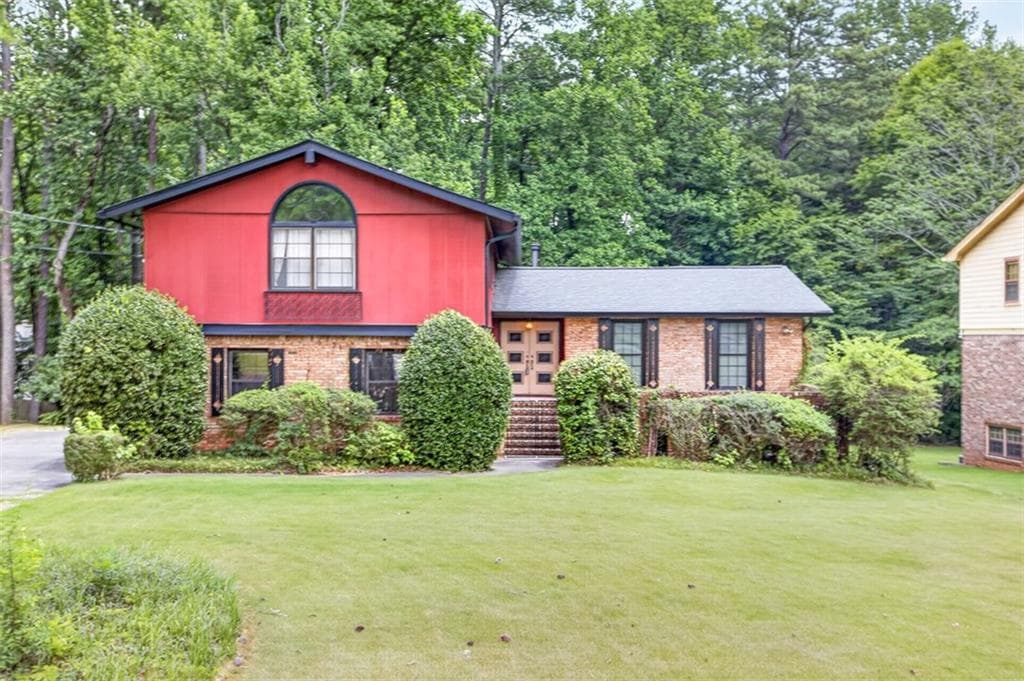 4 bedroom, 3 bathroom, 2,284 sq ft single family residence sold at 5223 Chamblee Dunwoody Road, Atlanta, GA 30338