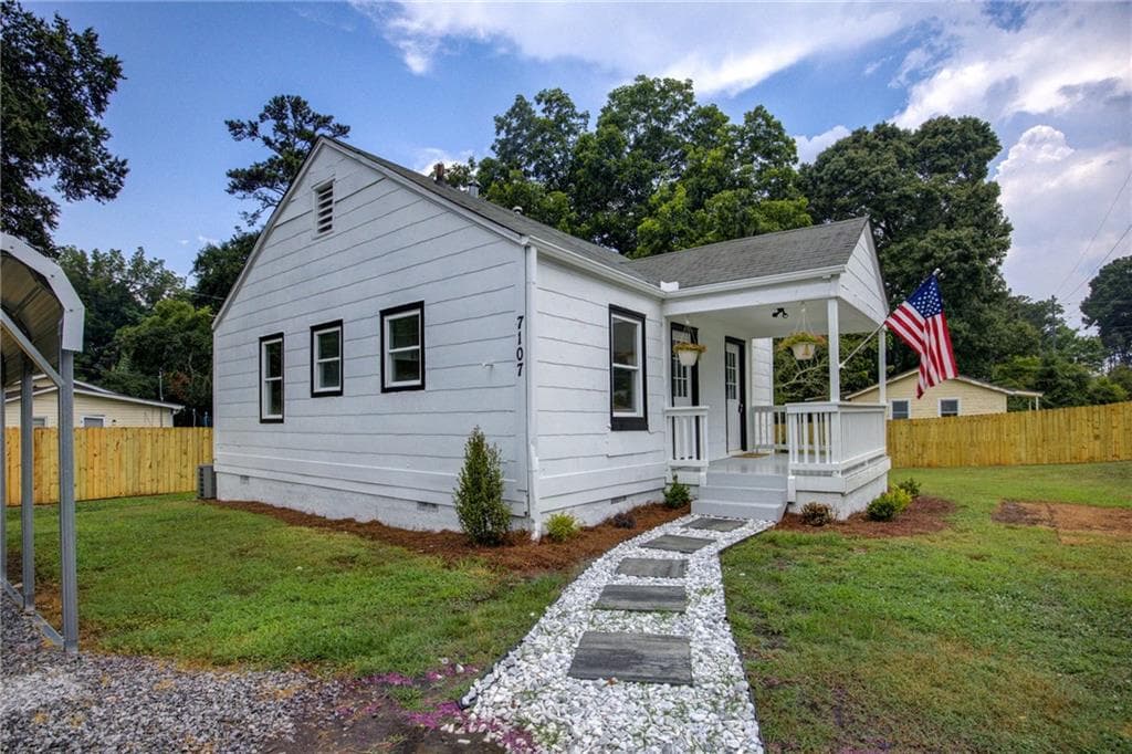 2 bedroom, 1 bathroom, 702 sq ft single family residence under contract at 7107 Geiger Street, Covington, GA 30014 — photo 2