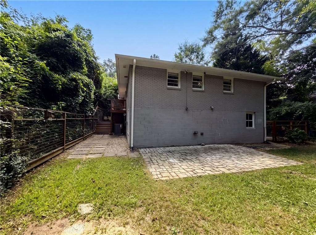 3 bedroom, 2 bathroom, 1,963 sq ft single family residence for sale at 2336 Nesbitt Drive, Atlanta, GA 30319 — photo 5