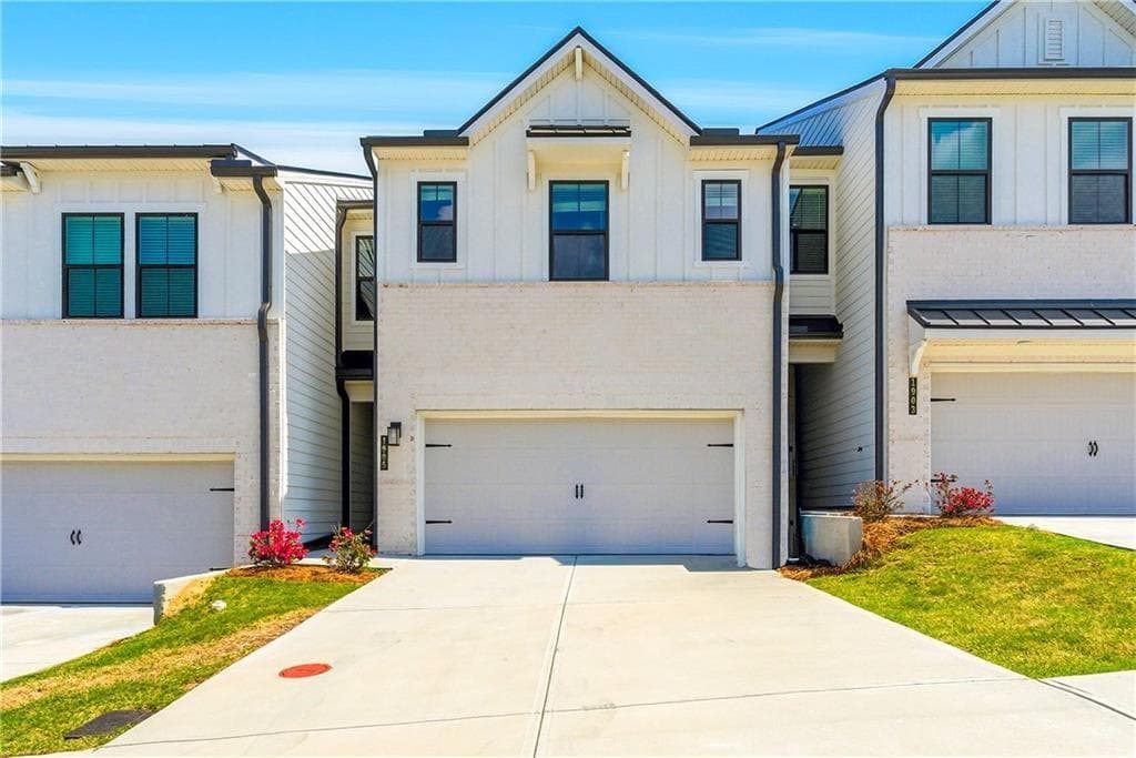 3 bedroom, 3 bathroom, 1,936 sq ft townhouse for rent at 1905 Westwind Street, Lawrenceville, GA 30043 for $2,250 a month — photo 1 of 22