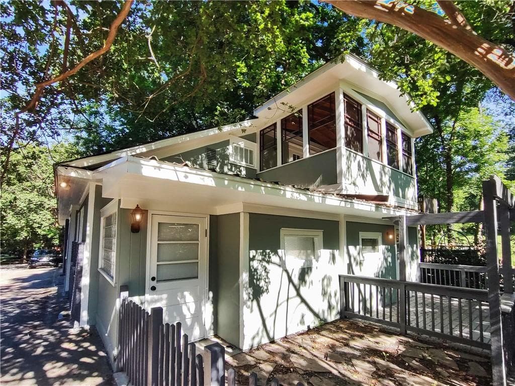 4 bedroom, 3 bathroom, 1,659 sq ft single family residence for sale at 590 Seminole Avenue, Atlanta, GA 30307 — photo 4
