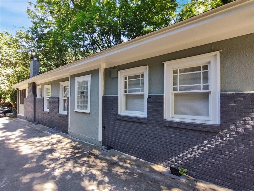 4 bedroom, 3 bathroom, 1,659 sq ft single family residence for sale at 590 Seminole Avenue, Atlanta, GA 30307 — photo 5