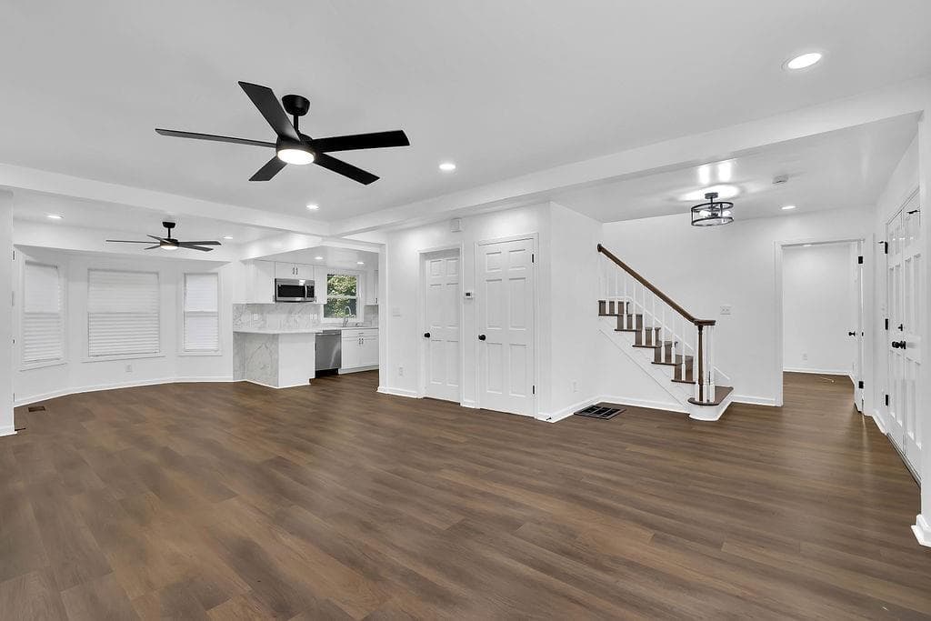 4 bedroom, 4 bathroom, 3,296 sq ft single family residence under contract at 4247 Bingham Court, Stone Mountain, GA 30083 — photo 2