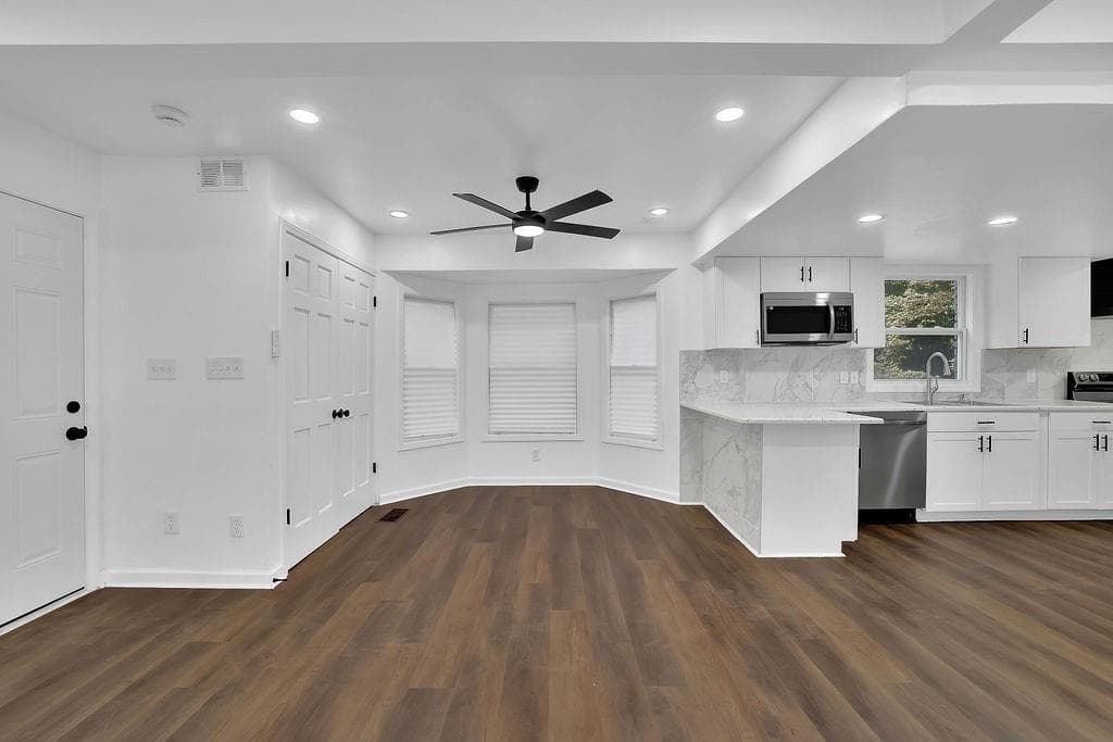 4 bedroom, 4 bathroom, 3,296 sq ft single family residence under contract at 4247 Bingham Court, Stone Mountain, GA 30083 — photo 5