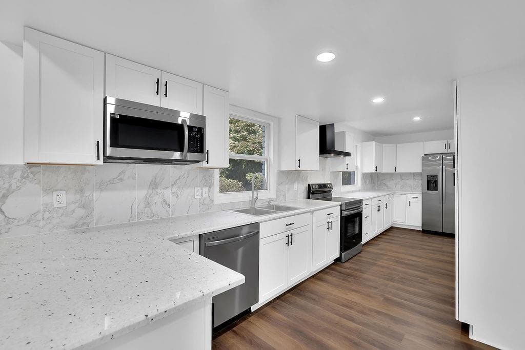 4 bedroom, 4 bathroom, 3,296 sq ft single family residence under contract at 4247 Bingham Court, Stone Mountain, GA 30083 — photo 7