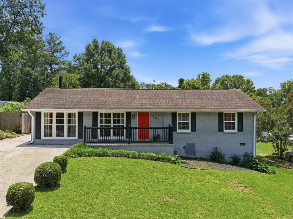 3 bedroom, 2 bathroom, 1,050 sq ft single family residence for sale at 405 King Arthur Court, Jonesboro, GA 30236