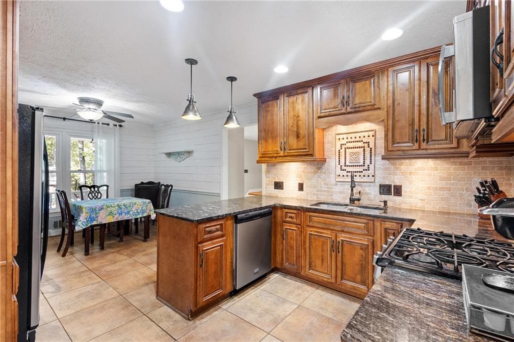 5 bedroom, 4 bathroom, 3,328 sq ft single family residence for sale at 1676 Heritage Drive, Snellville, GA 30078 — photo 2